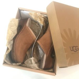 New in box Ugg K Evie clogs